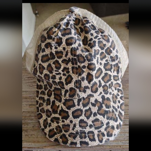 โก Animal Print distressed detail hat with Adjustable One Size Fits Most ๐ - Picture 1 of 2